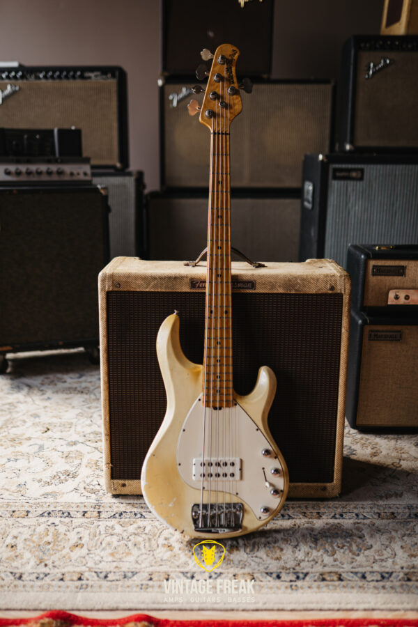 Music Man Stingray V from 1989